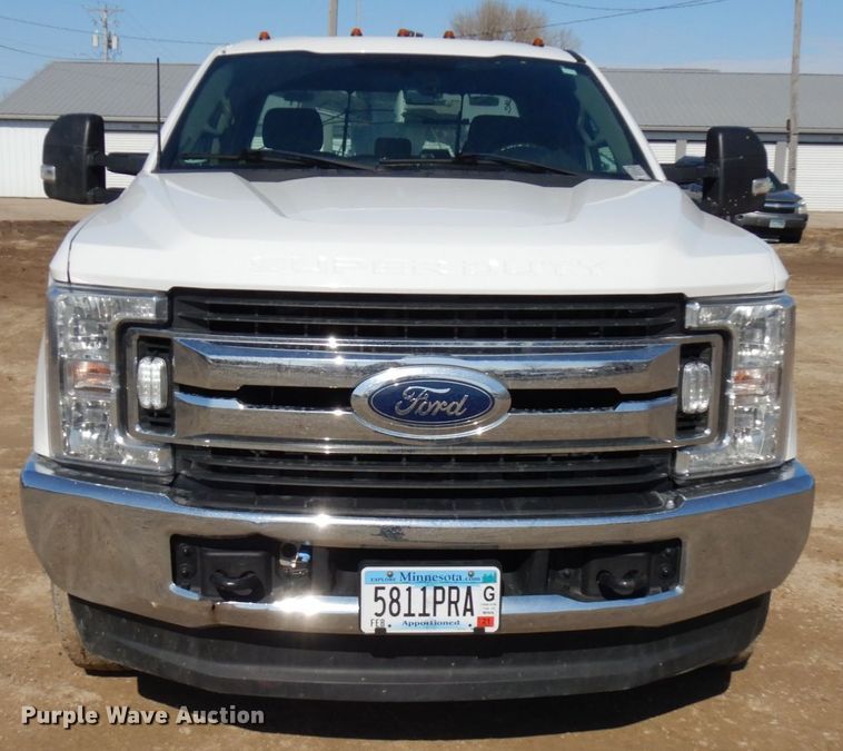 image for item DF6467 2017 Ford F350 Super Duty  SuperCab tow truck