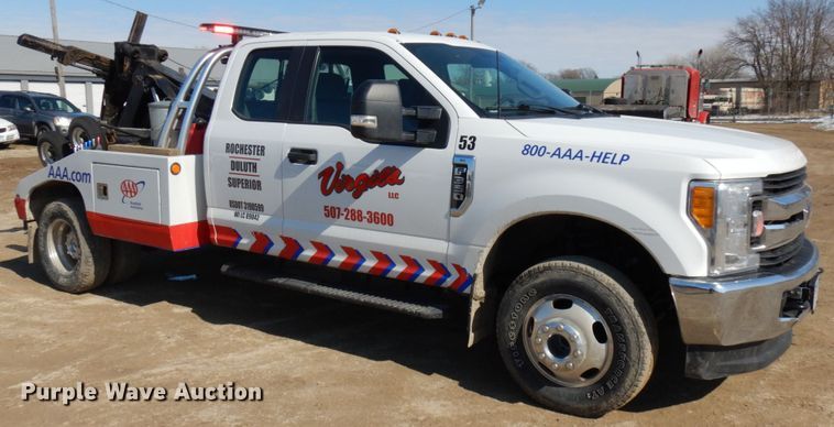 image for item DF6467 2017 Ford F350 Super Duty  SuperCab tow truck