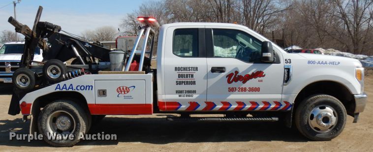 image for item DF6467 2017 Ford F350 Super Duty  SuperCab tow truck