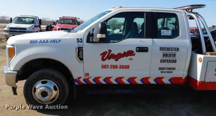 image for item DF6467 2017 Ford F350 Super Duty  SuperCab tow truck