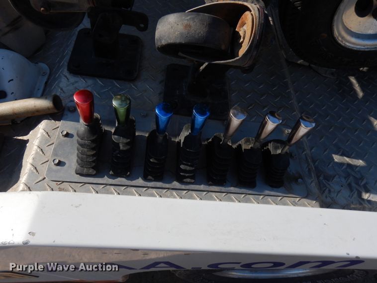 image for item DF6467 2017 Ford F350 Super Duty  SuperCab tow truck