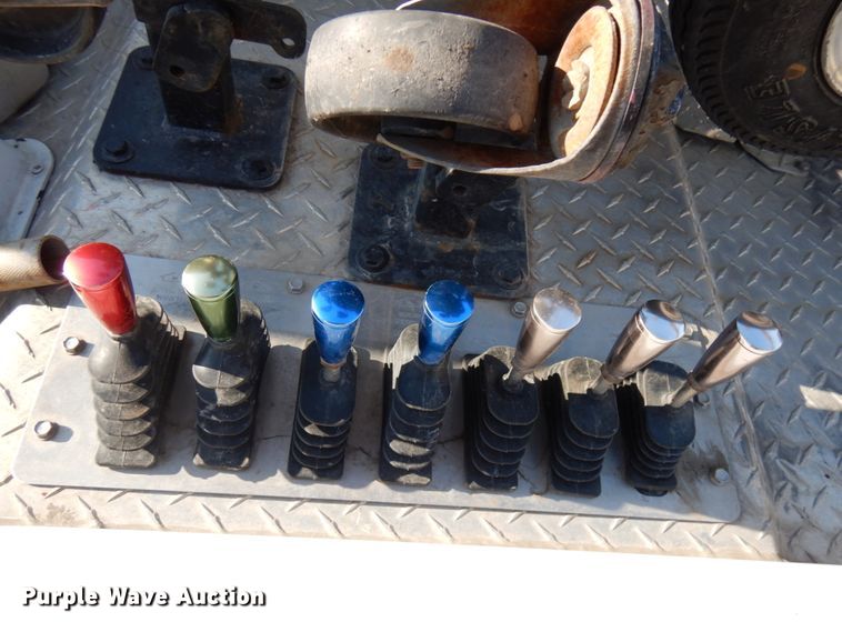 image for item DF6467 2017 Ford F350 Super Duty  SuperCab tow truck