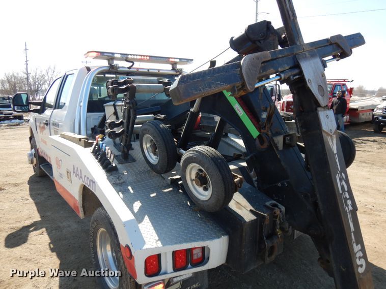 image for item DF6467 2017 Ford F350 Super Duty  SuperCab tow truck