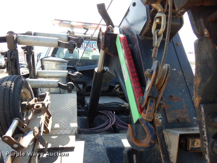 image for item DF6467 2017 Ford F350 Super Duty  SuperCab tow truck