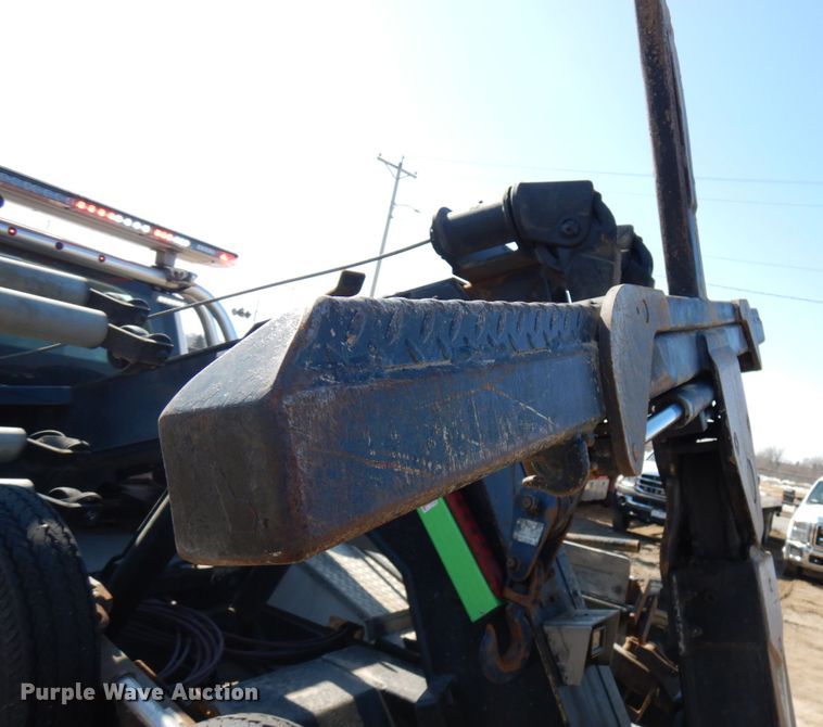 image for item DF6467 2017 Ford F350 Super Duty  SuperCab tow truck