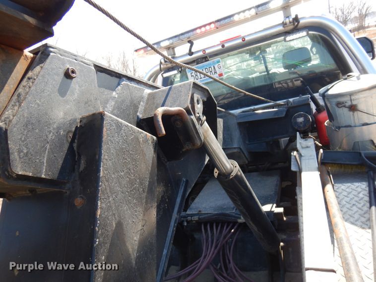 image for item DF6467 2017 Ford F350 Super Duty  SuperCab tow truck