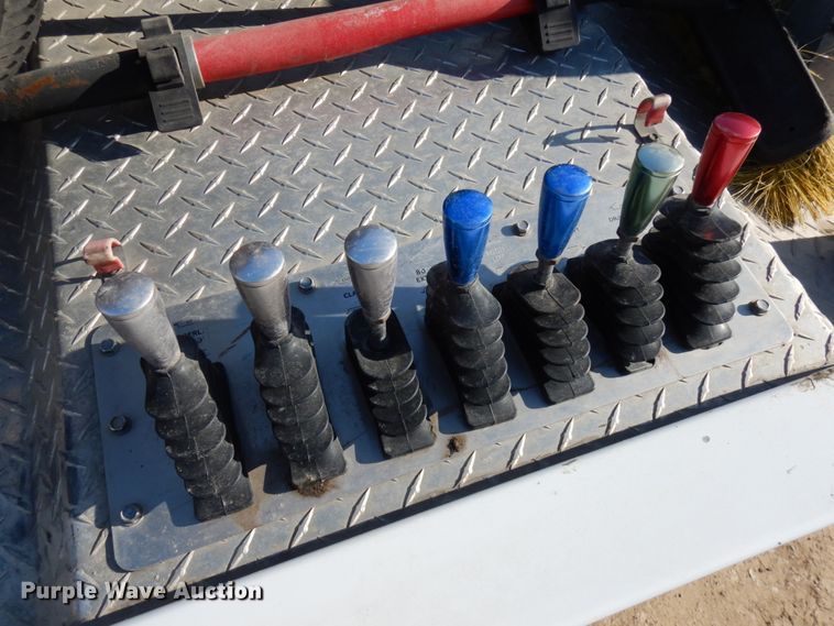 image for item DF6467 2017 Ford F350 Super Duty  SuperCab tow truck