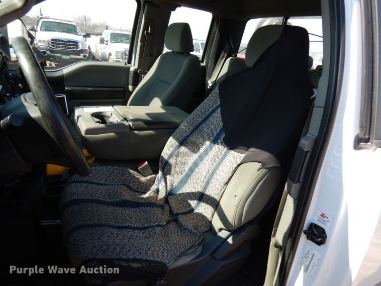 image for item DF6467 2017 Ford F350 Super Duty  SuperCab tow truck