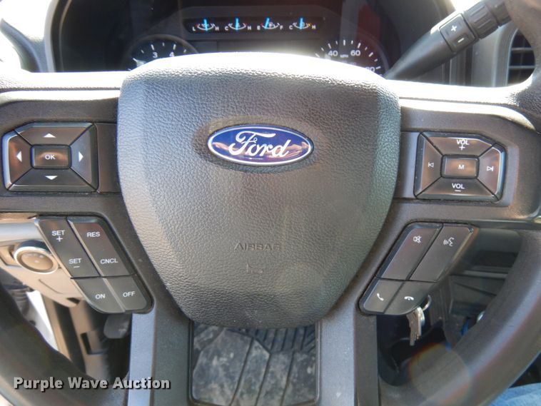 image for item DF6467 2017 Ford F350 Super Duty  SuperCab tow truck