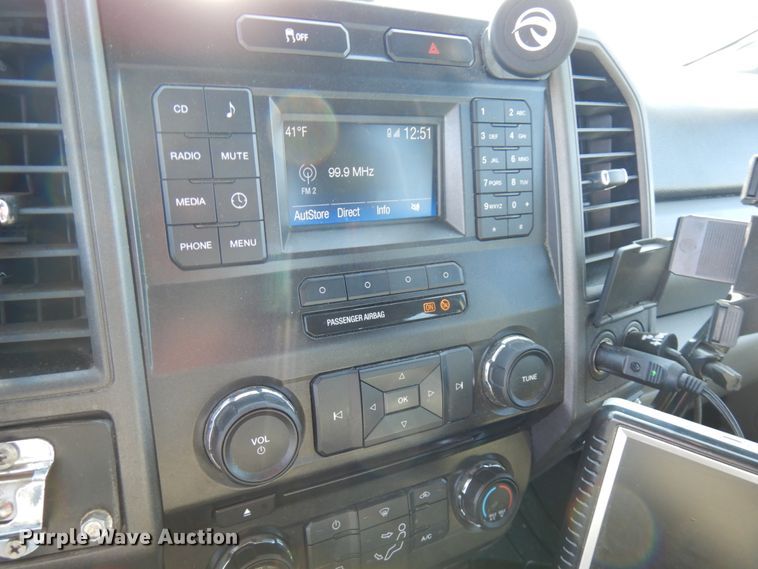 image for item DF6467 2017 Ford F350 Super Duty  SuperCab tow truck