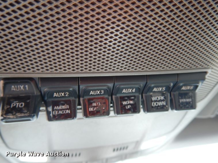 image for item DF6467 2017 Ford F350 Super Duty  SuperCab tow truck