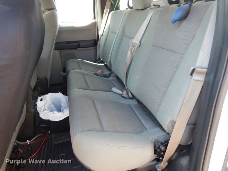 image for item DF6467 2017 Ford F350 Super Duty  SuperCab tow truck