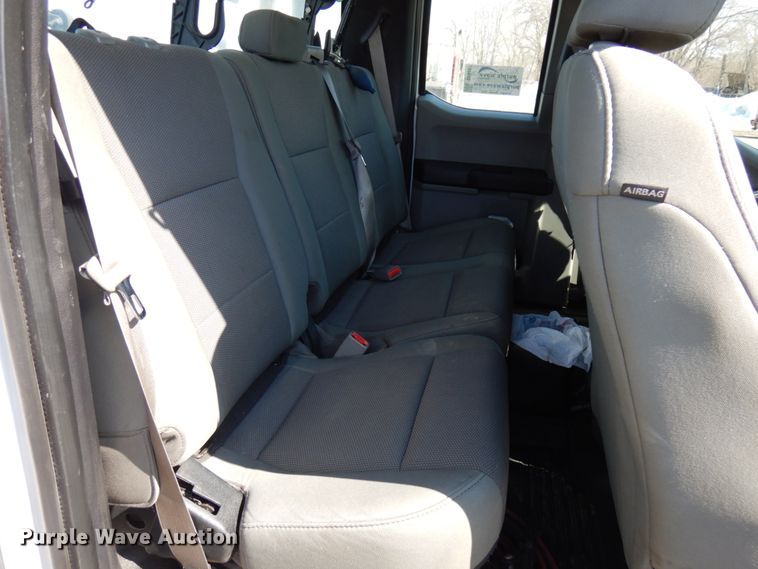 image for item DF6467 2017 Ford F350 Super Duty  SuperCab tow truck