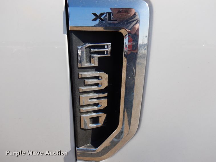 image for item DF6467 2017 Ford F350 Super Duty  SuperCab tow truck