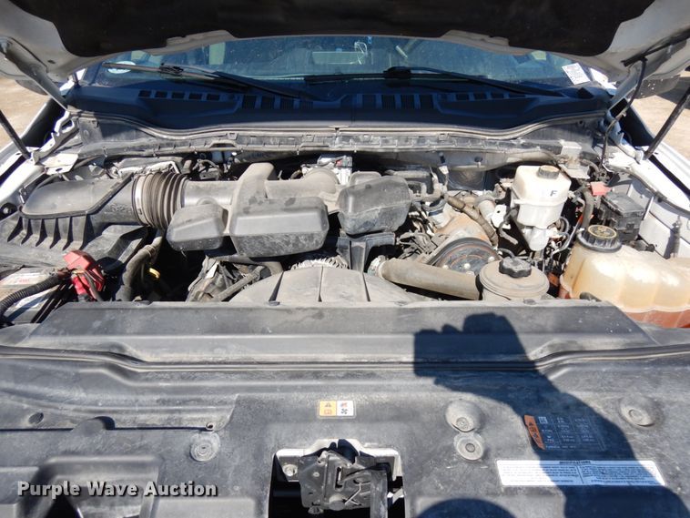 image for item DF6467 2017 Ford F350 Super Duty  SuperCab tow truck