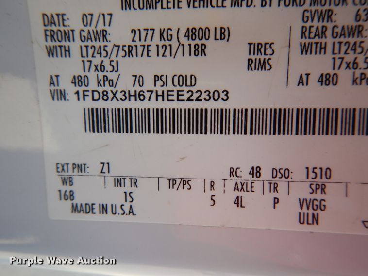 image for item DF6467 2017 Ford F350 Super Duty  SuperCab tow truck