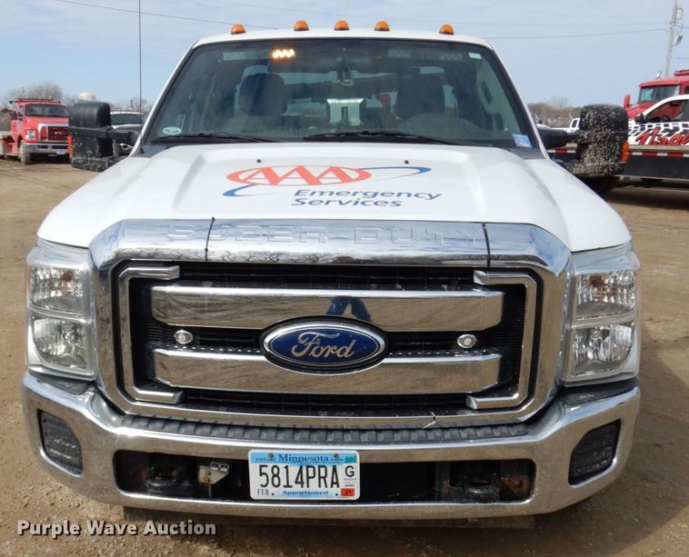 image for item DF6472 2011 Ford F350 Super Duty  SuperCab tow truck