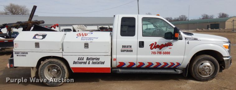 image for item DF6472 2011 Ford F350 Super Duty  SuperCab tow truck