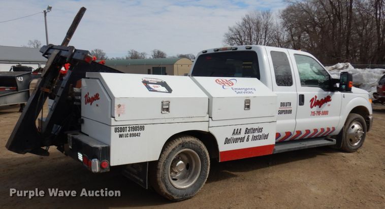 image for item DF6472 2011 Ford F350 Super Duty  SuperCab tow truck