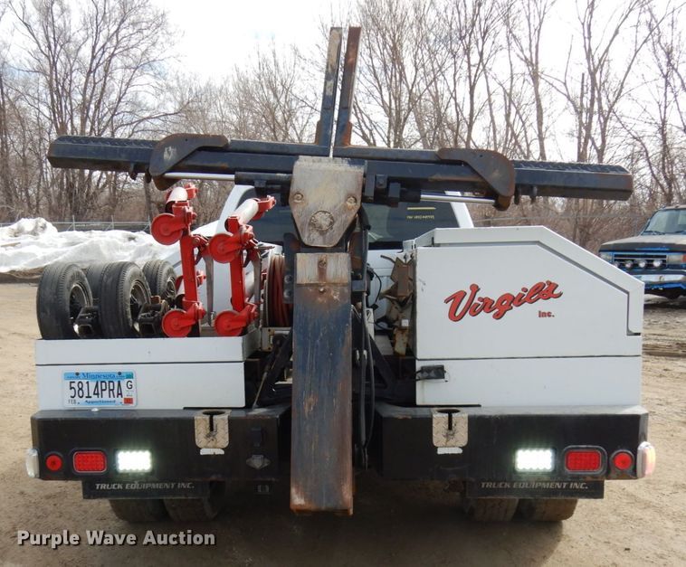 image for item DF6472 2011 Ford F350 Super Duty  SuperCab tow truck