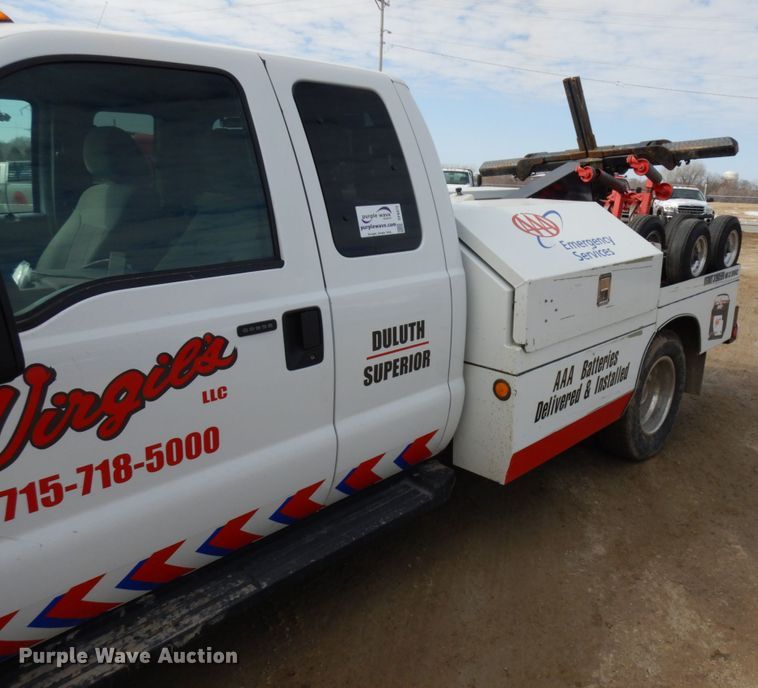 image for item DF6472 2011 Ford F350 Super Duty  SuperCab tow truck