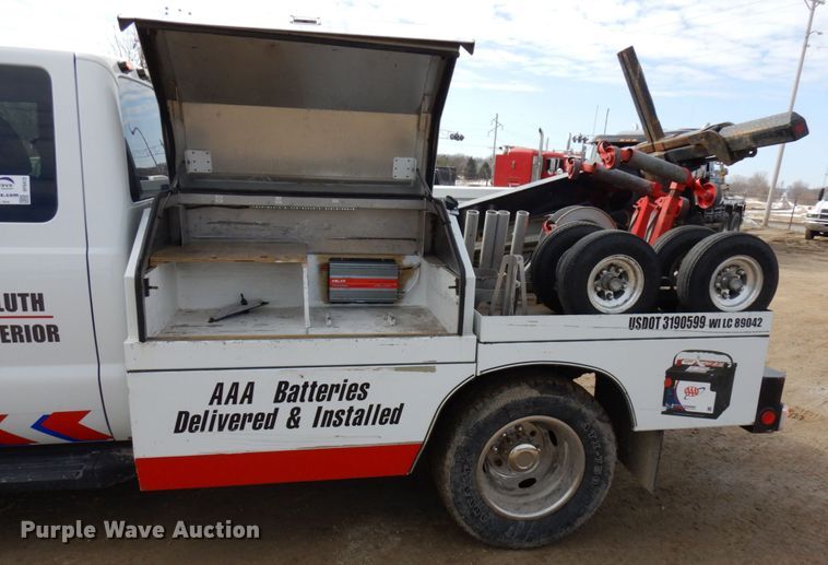 image for item DF6472 2011 Ford F350 Super Duty  SuperCab tow truck