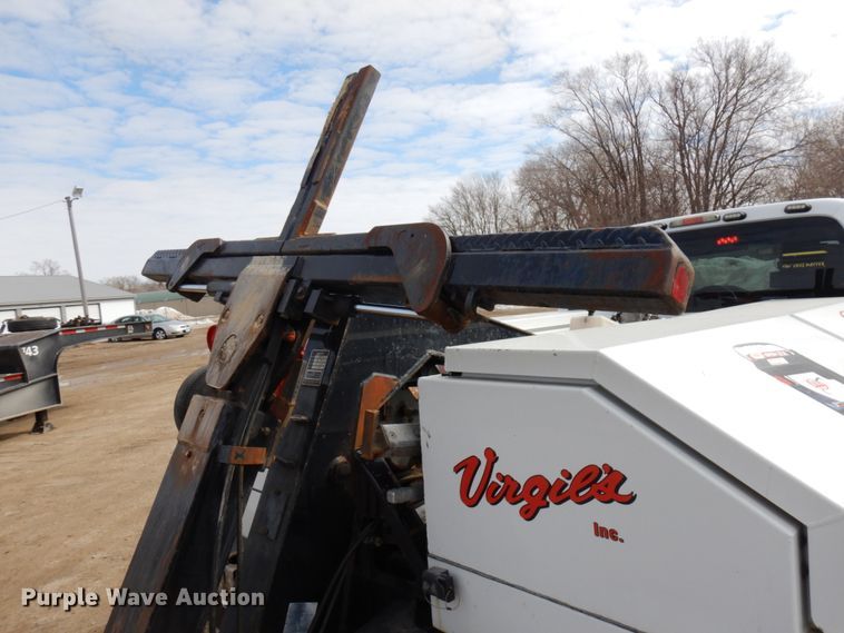 image for item DF6472 2011 Ford F350 Super Duty  SuperCab tow truck