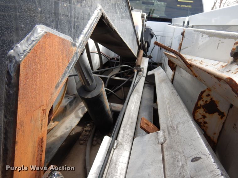 image for item DF6472 2011 Ford F350 Super Duty  SuperCab tow truck