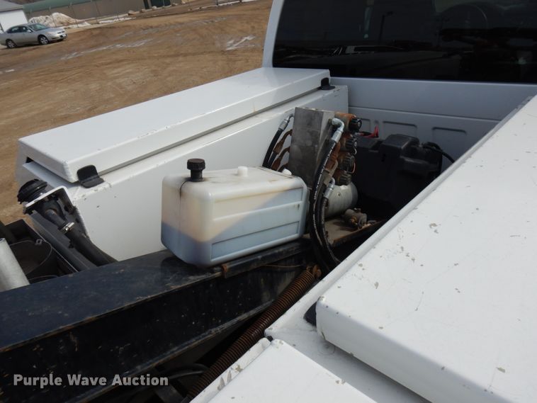 image for item DF6472 2011 Ford F350 Super Duty  SuperCab tow truck