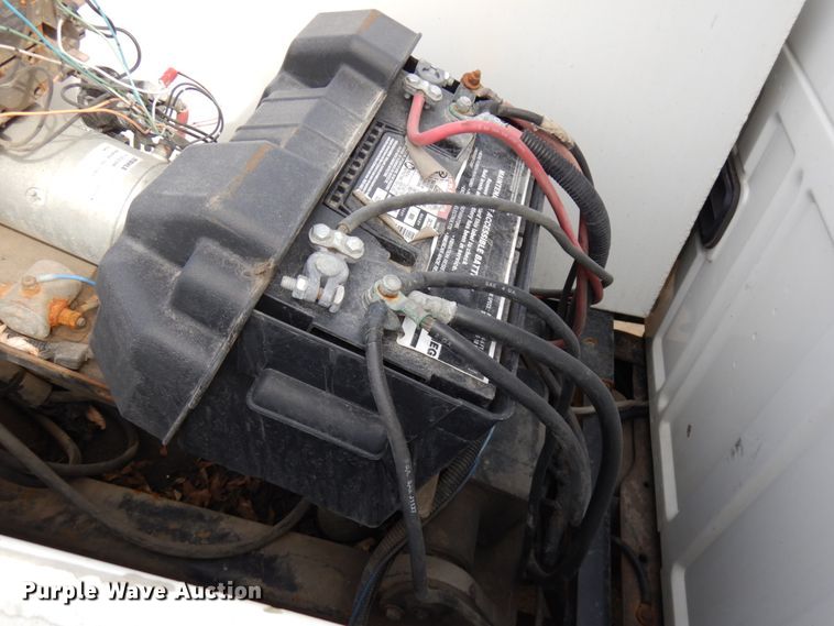 image for item DF6472 2011 Ford F350 Super Duty  SuperCab tow truck