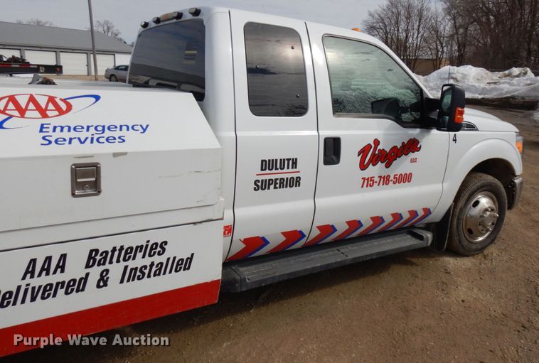 image for item DF6472 2011 Ford F350 Super Duty  SuperCab tow truck