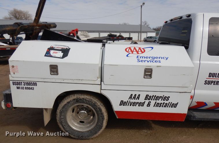 image for item DF6472 2011 Ford F350 Super Duty  SuperCab tow truck