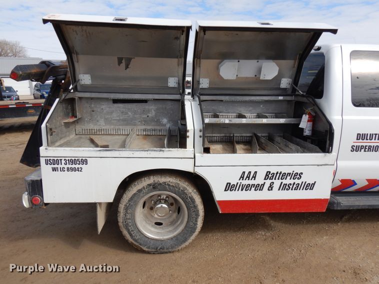 image for item DF6472 2011 Ford F350 Super Duty  SuperCab tow truck