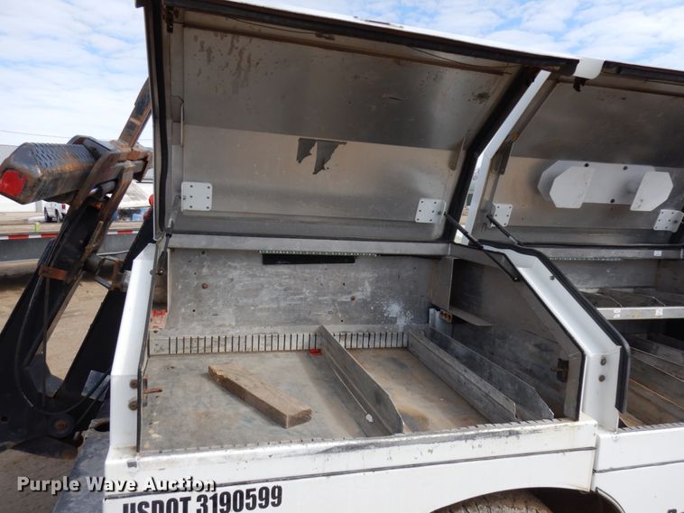 image for item DF6472 2011 Ford F350 Super Duty  SuperCab tow truck