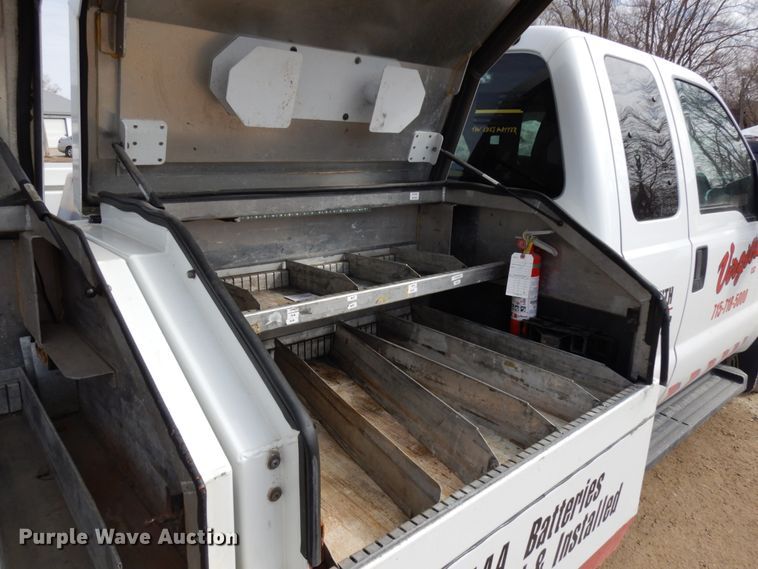 image for item DF6472 2011 Ford F350 Super Duty  SuperCab tow truck