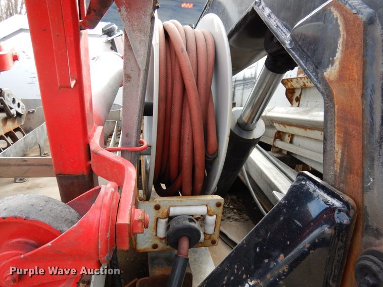 image for item DF6472 2011 Ford F350 Super Duty  SuperCab tow truck