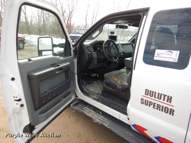 image for item DF6472 2011 Ford F350 Super Duty  SuperCab tow truck