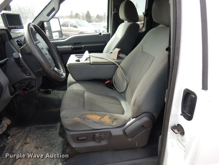 image for item DF6472 2011 Ford F350 Super Duty  SuperCab tow truck