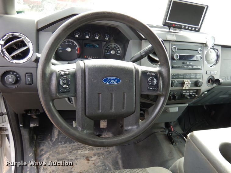 image for item DF6472 2011 Ford F350 Super Duty  SuperCab tow truck