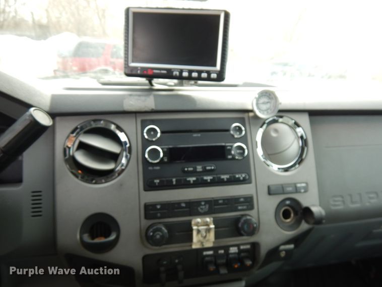 image for item DF6472 2011 Ford F350 Super Duty  SuperCab tow truck