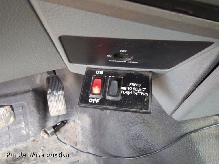 image for item DF6472 2011 Ford F350 Super Duty  SuperCab tow truck