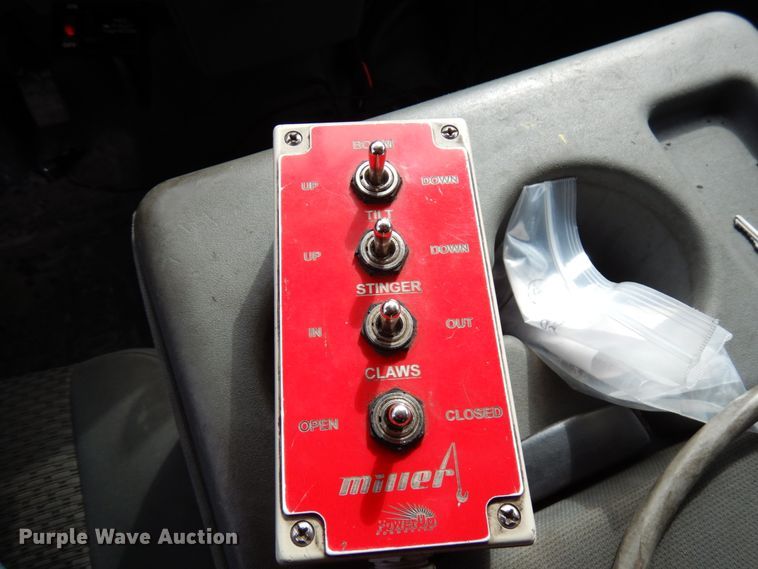 image for item DF6472 2011 Ford F350 Super Duty  SuperCab tow truck