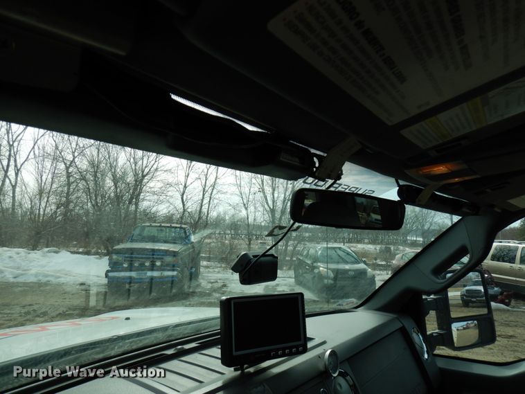 image for item DF6472 2011 Ford F350 Super Duty  SuperCab tow truck