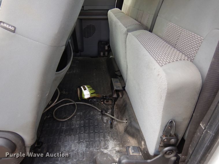 image for item DF6472 2011 Ford F350 Super Duty  SuperCab tow truck