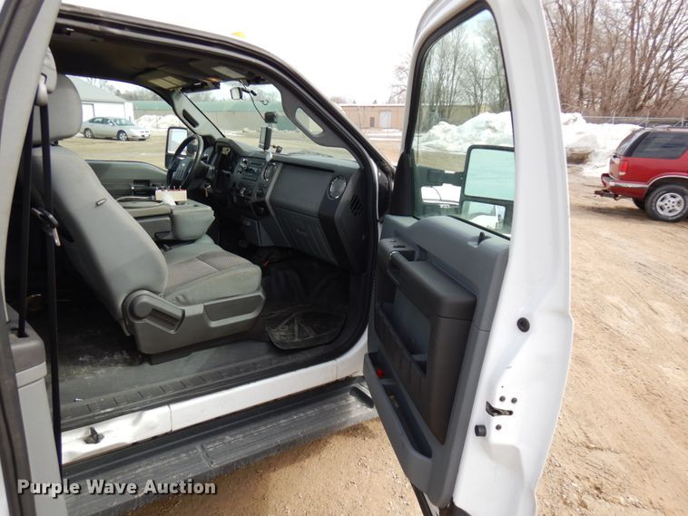 image for item DF6472 2011 Ford F350 Super Duty  SuperCab tow truck