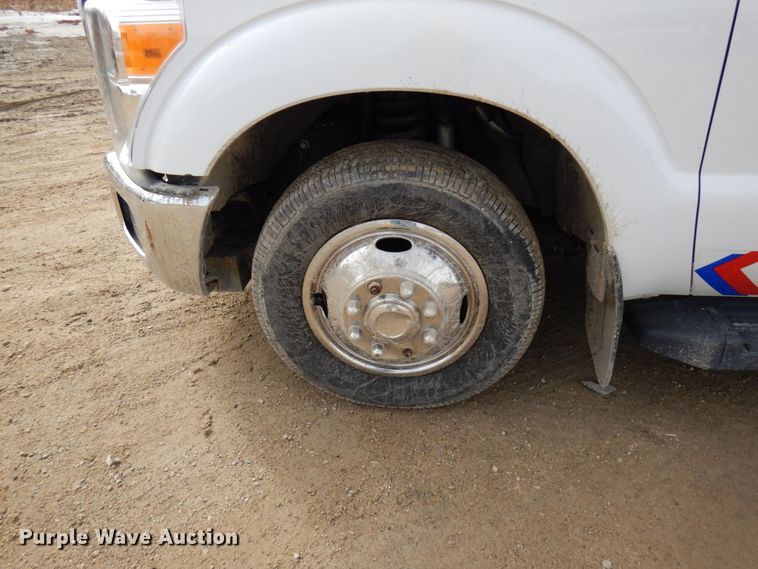 image for item DF6472 2011 Ford F350 Super Duty  SuperCab tow truck