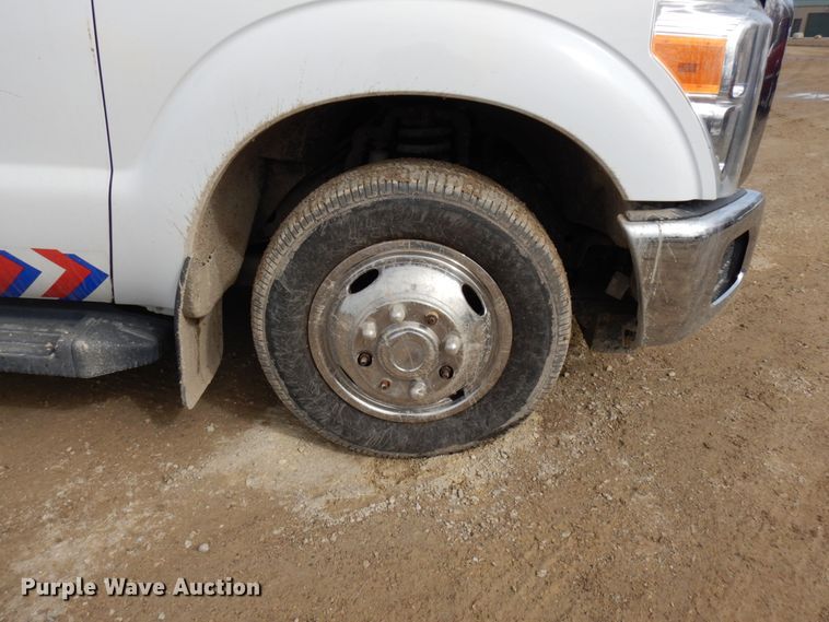 image for item DF6472 2011 Ford F350 Super Duty  SuperCab tow truck