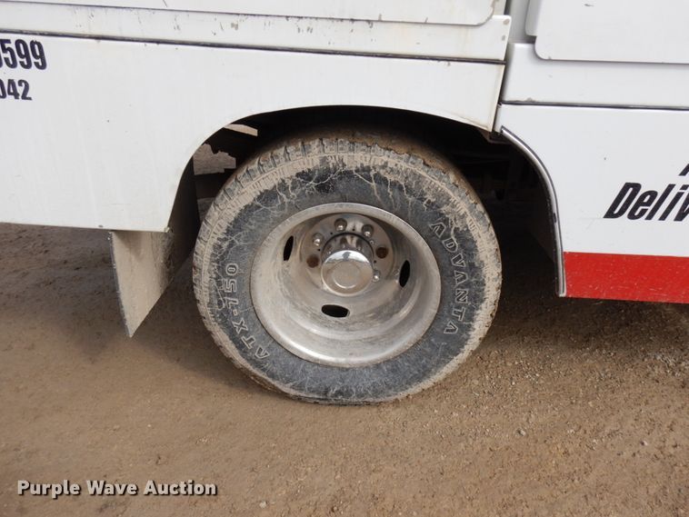 image for item DF6472 2011 Ford F350 Super Duty  SuperCab tow truck