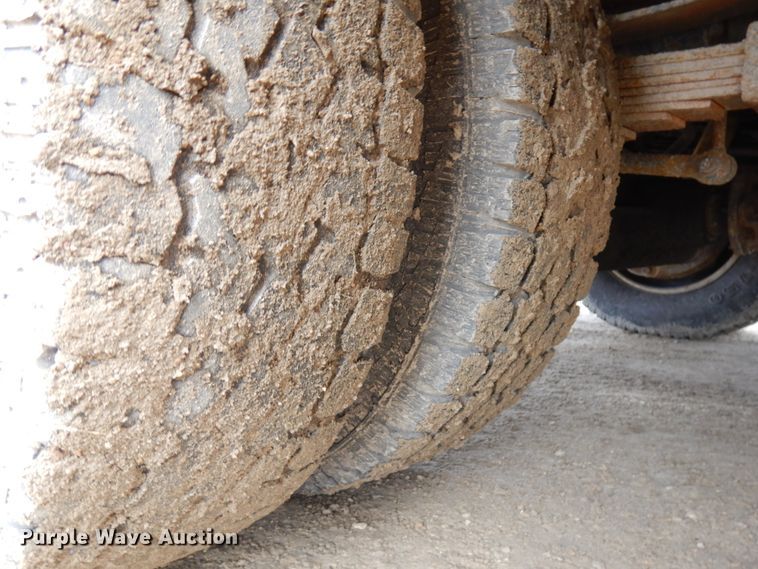 image for item DF6472 2011 Ford F350 Super Duty  SuperCab tow truck