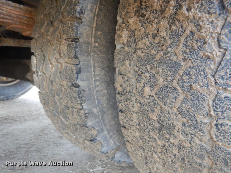 image for item DF6472 2011 Ford F350 Super Duty  SuperCab tow truck